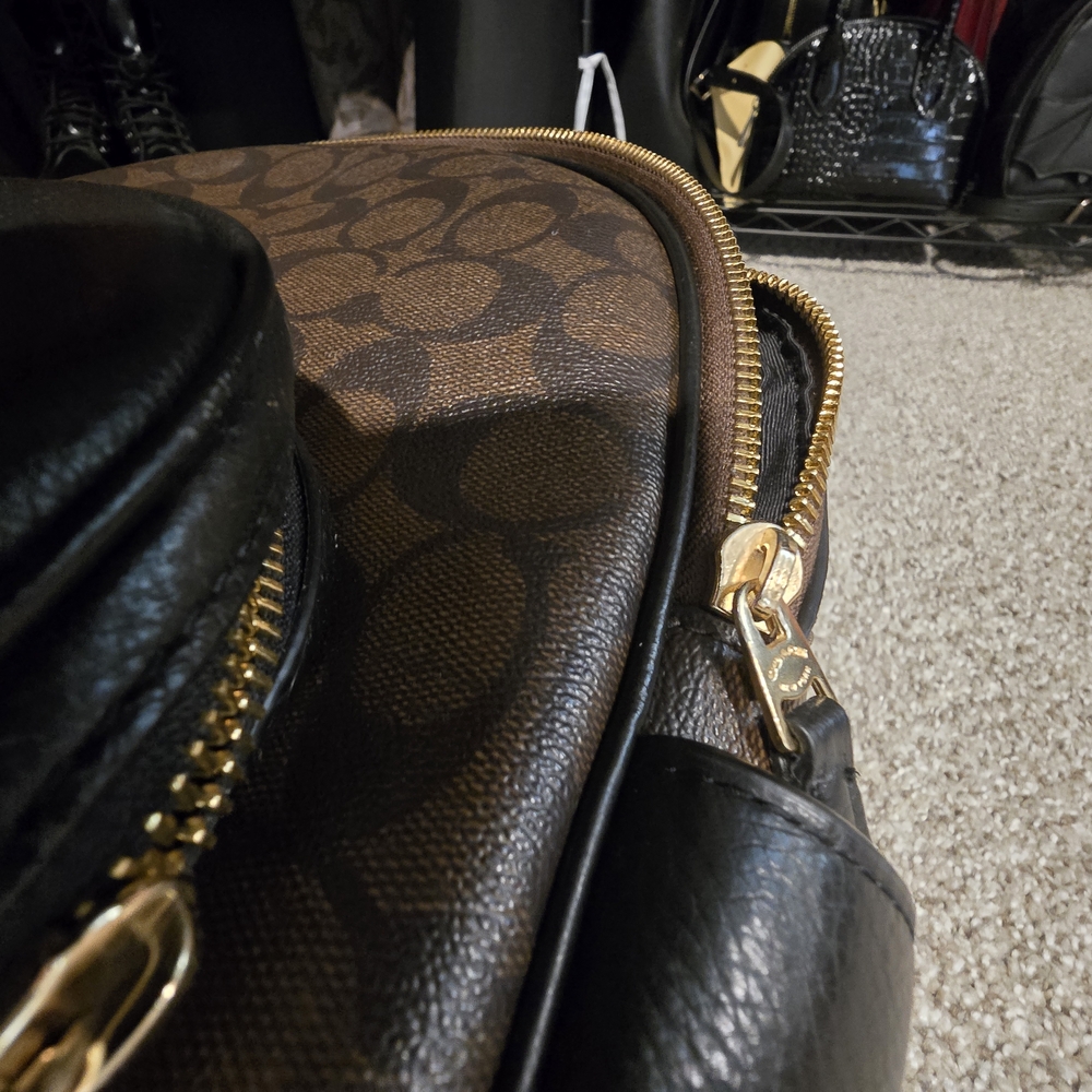 Coach Court Backpack - Picture 2 of 11